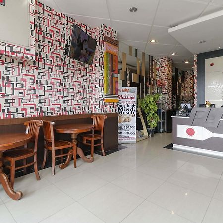 Reddoorz Plus Near Fort Rotterdam Makassar Exterior photo